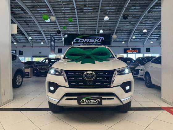 TOYOTA HILUX SW4 2.8 D-4D TURBO DIESEL SRX 4X4 AUTOMÁTICO